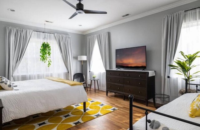 Greensboro's Gem! Group Friendly + Central Location