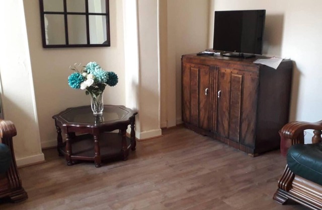 GreenView House The 4-Bed Gem of Manchester