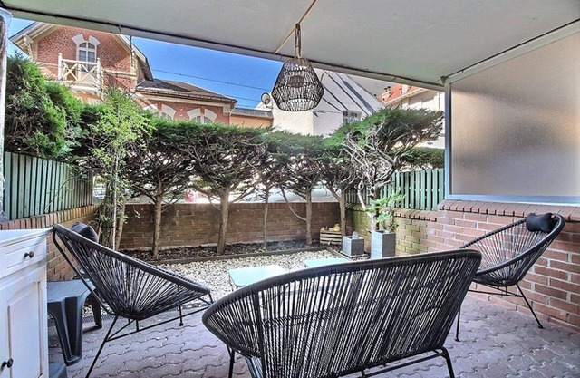 GREENWICH A02 : Studio close to shops and beach, GREENWICH residence, for 2 to 4 people, in.