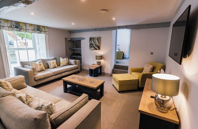 GRETA HOUSE, pet friendly, character holiday cottage in Keswick