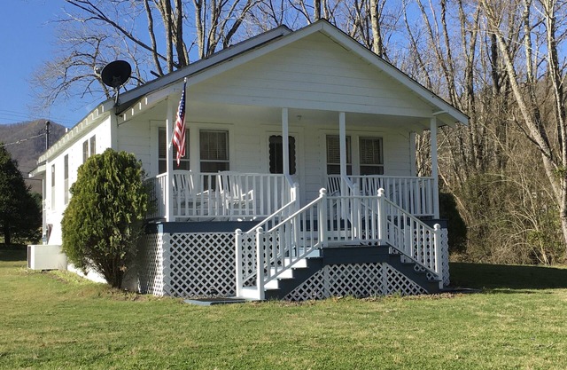 Grist Mill Crossing Cottage, 466 Stecoah Rd, Robbinsville, NC 28771