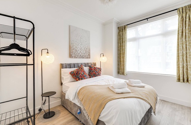 Ground, floor 2-bed, with bathroom/shower room and kitchenette and free parking