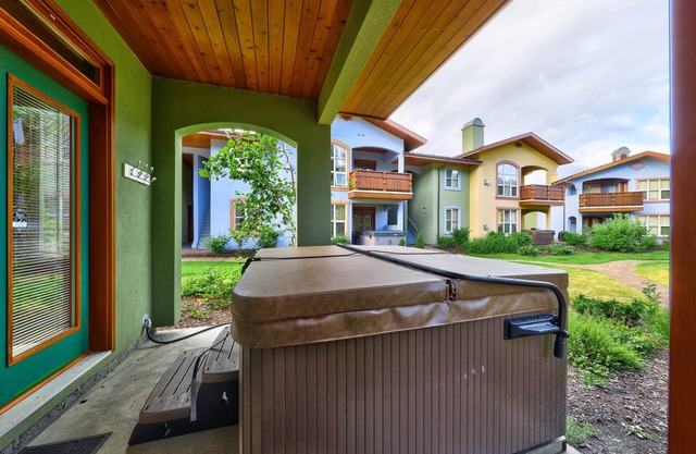 Ground floor 2 bedroom condo with easy access to ski runs