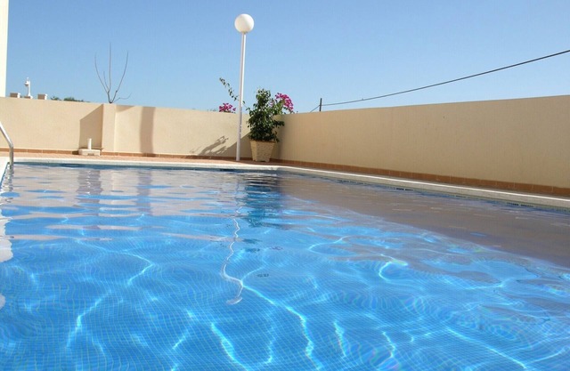 Ground floor apartment, free wifi, satellite tv, BBQ, communal pool