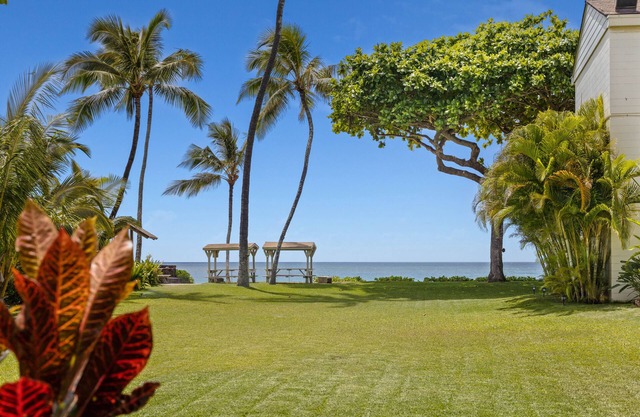Ground Floor Beach Condo Spectacular Views AC in Bedroom 30 day Minimum Rental