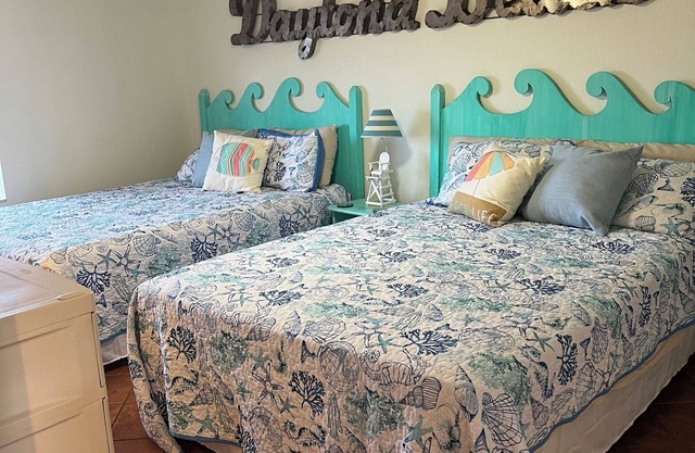 Ground Floor Oceanfront Condo in lovely Daytona Beach. 1 bedroom with AC & WiFi