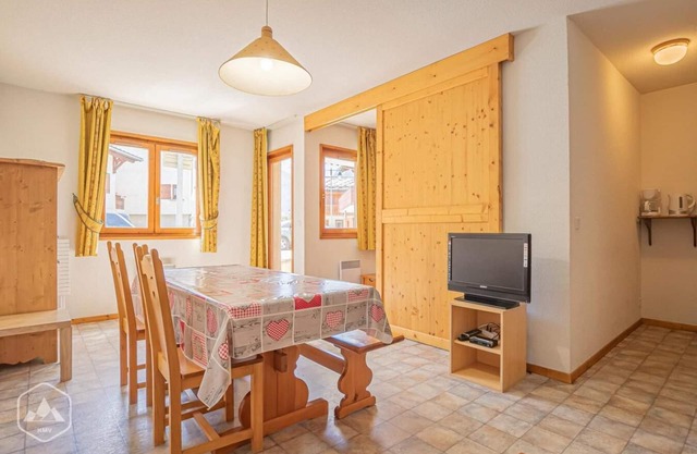Ground floor, view limited, terrace, tv, ski locker, 40m², Aussois