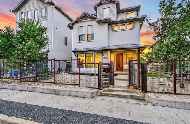 Group Getaway with Views - Sleeps 12 - Free Parking