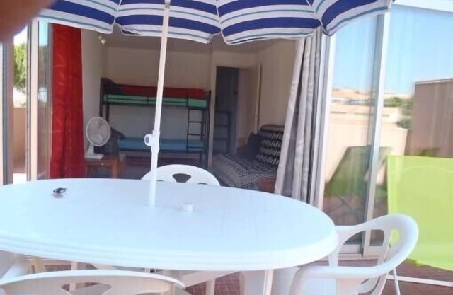 Gruissan apartment renovated with large terrace open view on the marina