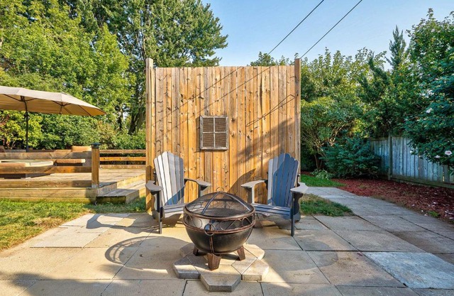 Guest Favorite Luxury 3BR Getaway 5 Min to Lake Big Yard Fun