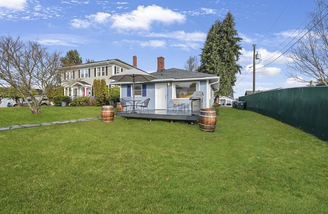 Guest House Cutie on Estate Sized Waterfront Grounds
