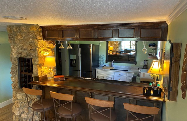 Guest House for Small Events or Vacation on Lake Griffin near The Villages FL