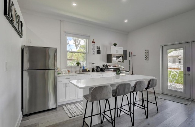 Guest House In a Downtown Bonita Springs Compound