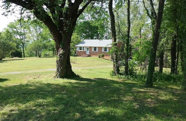 Guest Lodging near Richmond, VA. Close to Osborne Landing. Parking for boats.