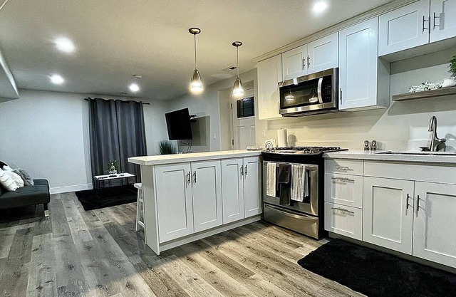GUEST SUITE - MODERN/SPACIOUS