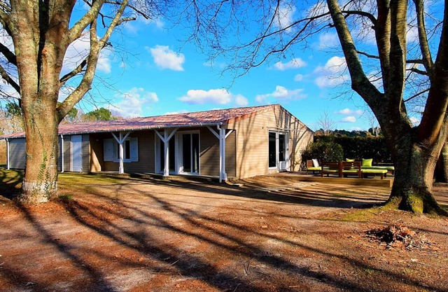 Guesthouse in wooded property