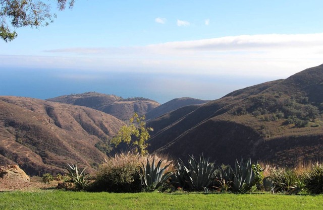 Guesthouse in very private location in Malibu with ocean views!n
