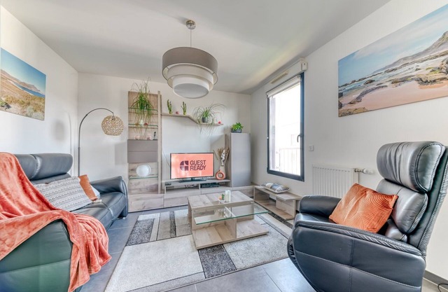 GuestReady - Chic Stay with Jacuzzi and Parking