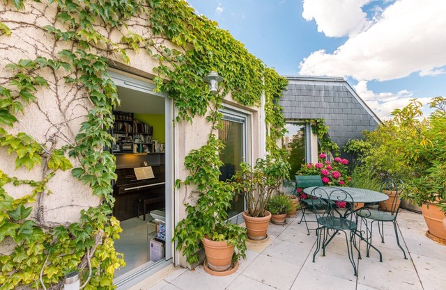 GuestReady - Stylish Duplex with Terraces and View