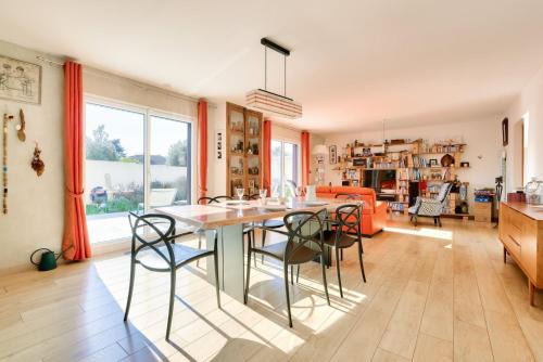 GuestReady - Variety Sho in Puilboreau