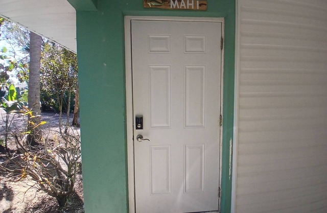 Gulf Access Canal & Dock 1.2 Miles 2 Beach Just Redone Close 2 Barefoot Beach!
