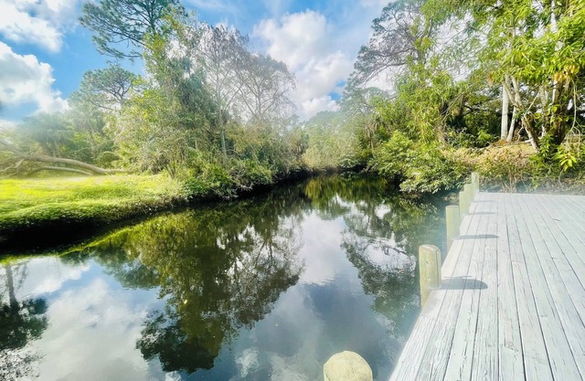 Gulf access. FREE Kayaks,SUP’s & Canoe.Bring your boat,bring the pups!