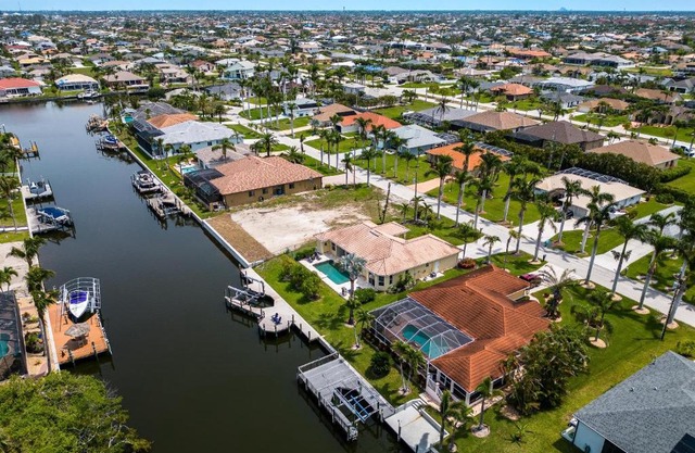 Gulf Access, Heated Pool, Sleeps 6 - Villa Coastal Retreat - Roelens Vacations