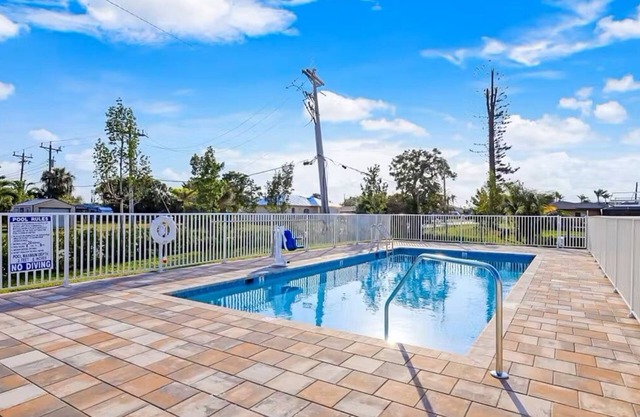 Gulf Access with Boat Slip, Heated Saltwater Pool, Dog-Friendly -Bacino Vista #304 - Roelens