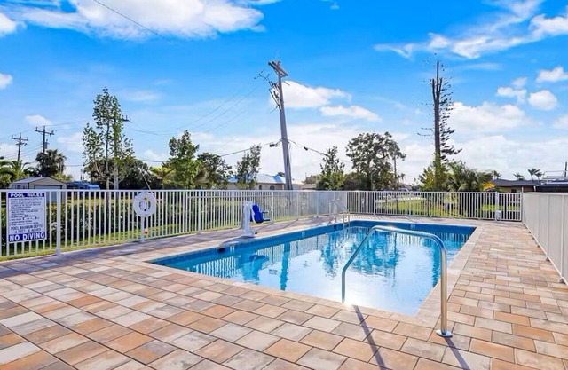 Gulf Access with Boat Slip, Heated Saltwater Pool, Dog-Friendly - Bacino Vista #303 - Roelens