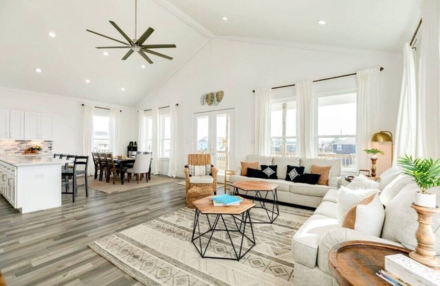 Gulf Breezes, Stunning Kitchen & Decor!