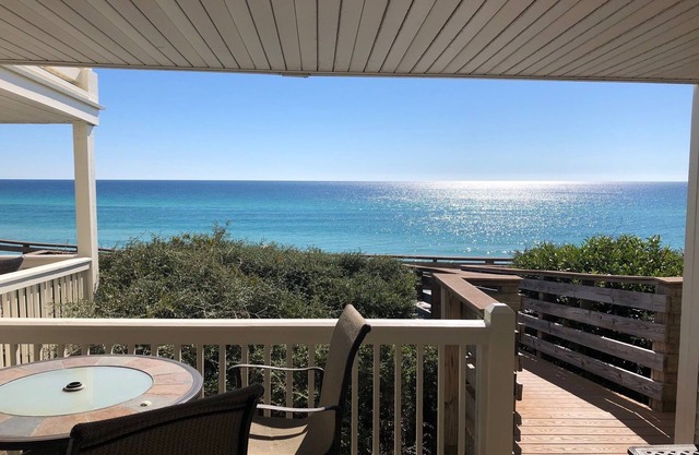 GULF FRONT - GREAT VIEWS - Direct Walk Out, Only Steps to Beach