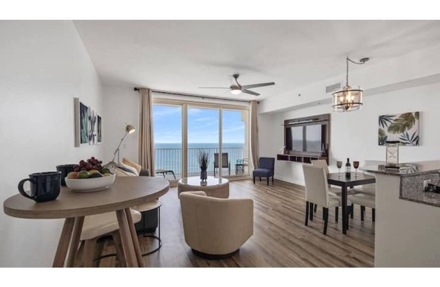 GULF Front! Private Balcony & Amazing Sunsets
