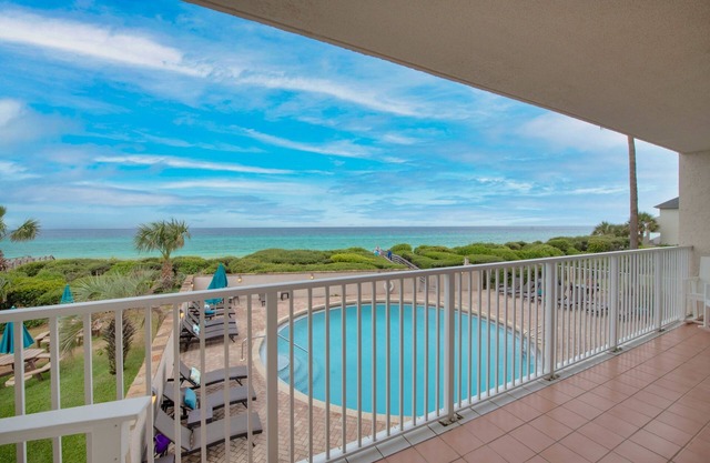 GULF FRONT Seagrove 2 Bed Private Beach…Chair & Umbrella Service March-Oct