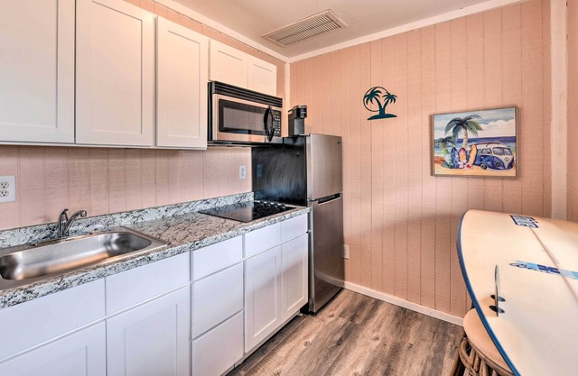 Gulf Shores Escape w/Grill, 4 Mi to Beach!