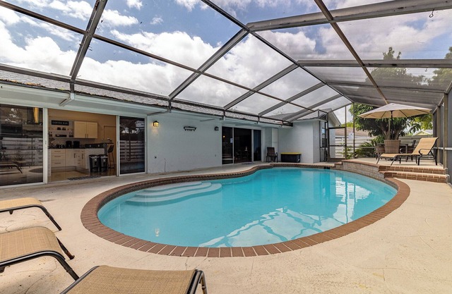 Gulf Shores - Heated Pool Home near Anna Maria Island - Beaches
