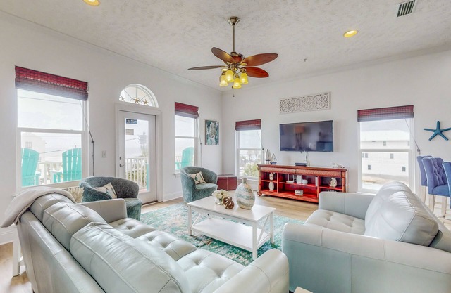 Gulf-view condo with beach across the street, balcony, AC, washer/dryer, & WiFi