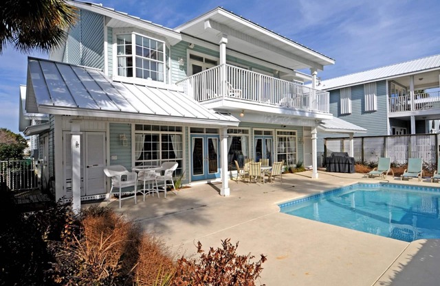 GULF VIEW &HUGE PRIVATE POOL! NEXT TO BEACH ACCESS!BCH SRVC INCL!