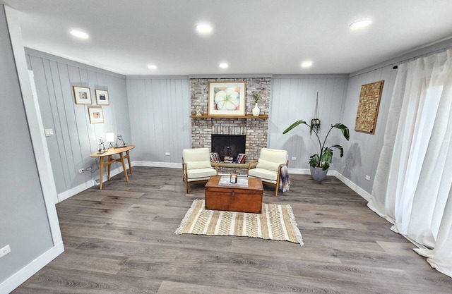 Gurnee Getaway: Modern Oasis Near Six Flags & Naval Base!