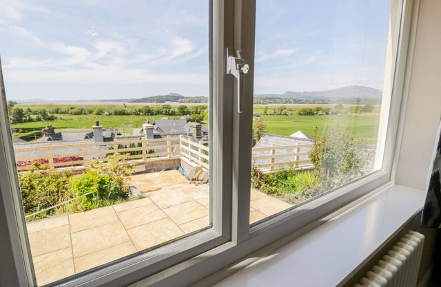 GWELFOR, pet friendly, country holiday cottage in Talsarnau