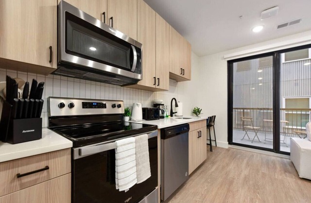 GYM+PARKING+HULU Near Shopping|Pitt Uni|UPMC