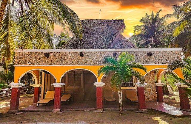 Hacienda Antigua Villa, 50m from sandy Beach