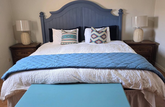 Hacienda de Horacio a 3 bedroom w/2 king beds, private patio and parking. n