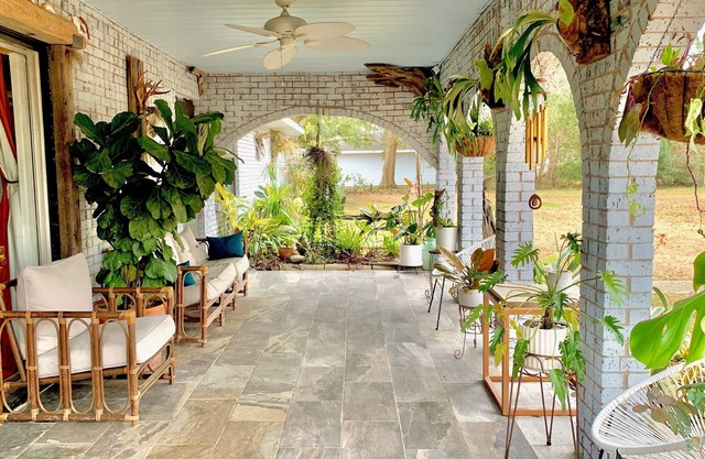 Hacienda Waveland; Bohemian Beach Getaway, close to the beach, town, and casinos