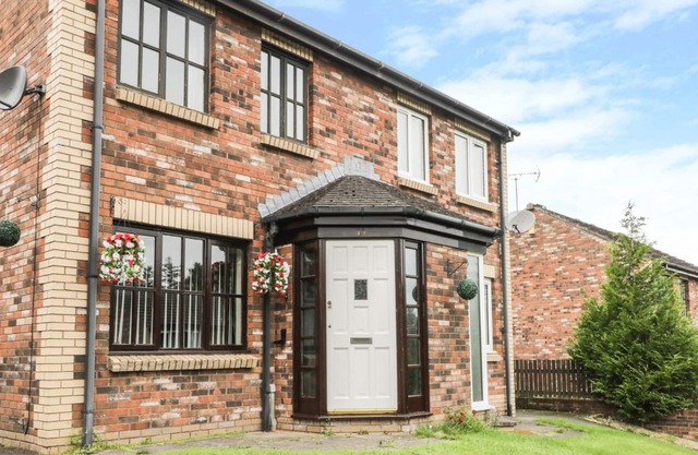 HADRIAN'S LODGE, family friendly, with a garden in Brampton, Cumbria