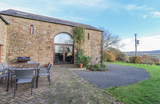 HADRIAN'S VIEW, pet friendly, with open fire in Brampton, Cumbria