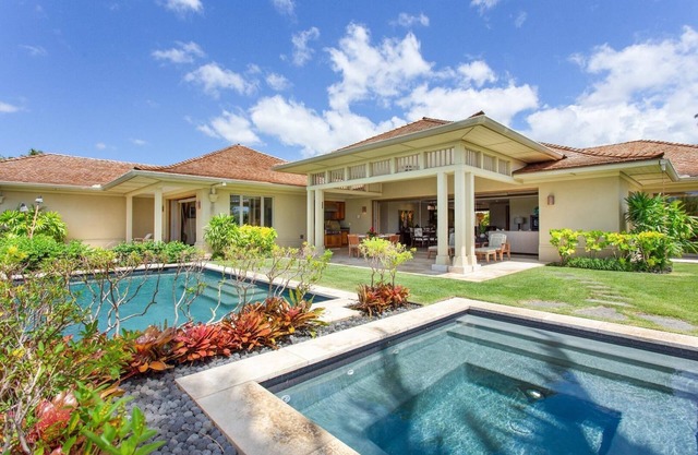 Hainoa 10 – Commanding Ocean Views | Onsite Staff & Daily Housekeeping