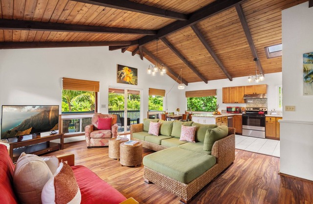 Hale Haena Kai - Hawaiiana Home, walk to the beach TVNC#5154