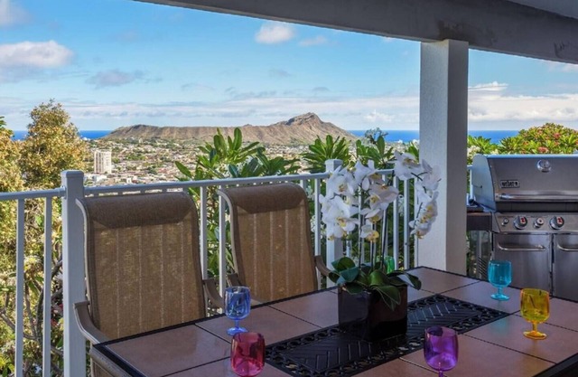 Hale Lilikoi: Stunning 4BR Ocean View Home w/Private Hot Tub!