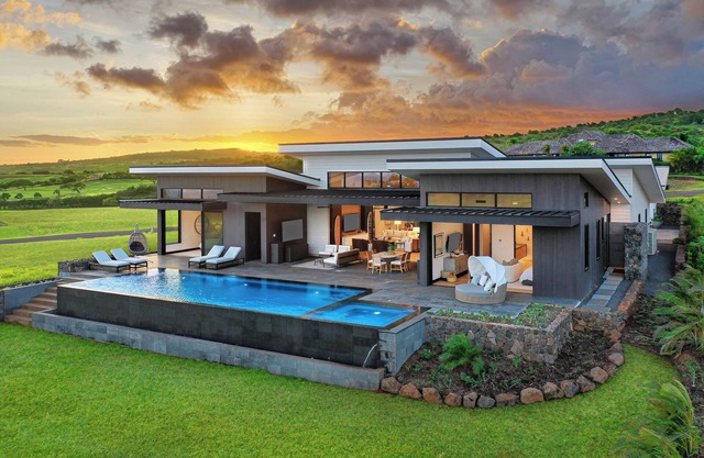 Hale Mahina Hou: Luxe 4BR Home w/Ocean Views, Infinity Pool & Outdoor Seating