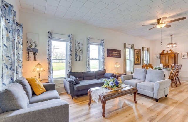 Half-Mi to Dtwn Lufkin: Charming & Spacious Home!